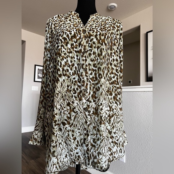 Belle by Kim Gravel Animal Print Blouse Like New - Picture 2 of 8